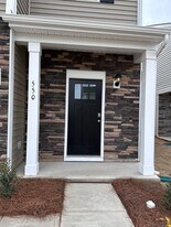 550 13th Ave Dr NE in Hickory, NC - Building Photo