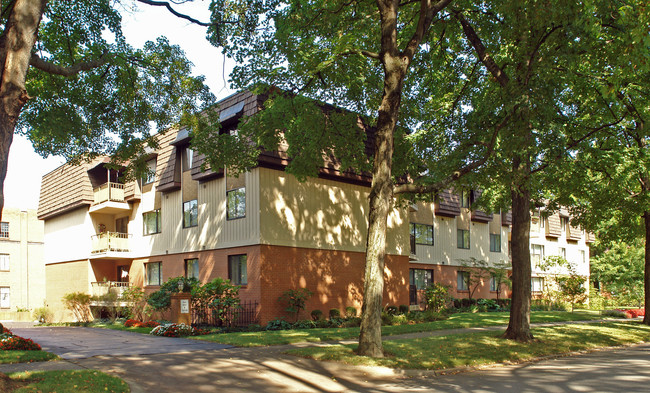 Park Terrace Condominiums in Ashland, KY - Building Photo - Building Photo