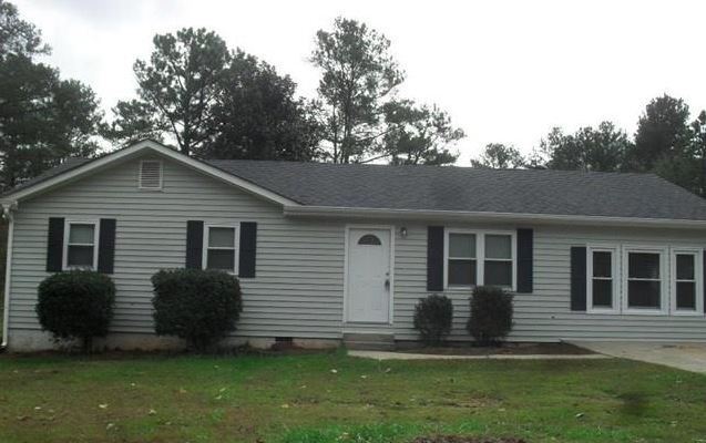 2784 Warren Rd in Douglasville, GA - Building Photo