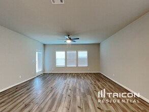 13630 Paxton Blvd in Saint Hedwig, TX - Building Photo - Building Photo