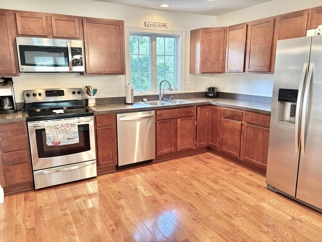 82 Bayview Rd in East Lyme, CT - Building Photo - Building Photo