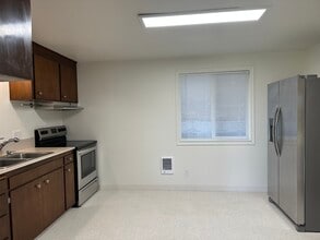 2427 Gibson Rd in Everett, WA - Building Photo - Building Photo