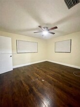 4940 NW 18th St in Lauderhill, FL - Foto de edificio - Building Photo
