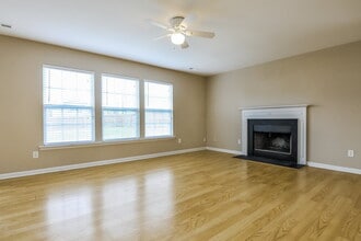 820 Willow Bay Dr in Fuquay Varina, NC - Building Photo - Building Photo