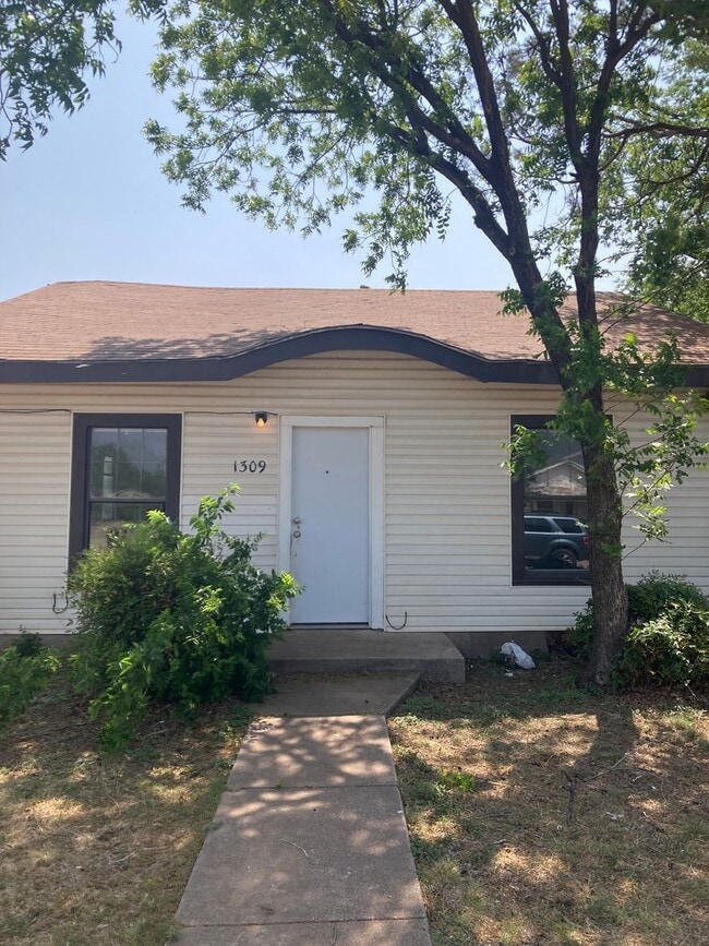 property at 1309 Cypress St