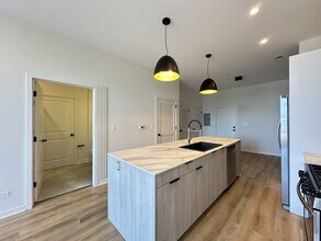 6340 W Belmont Ave in Chicago, IL - Foto de edificio - Building Photo