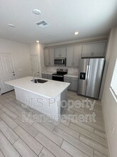6033 Woodlands Lp in Roseville, CA - Building Photo - Building Photo