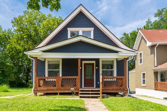 2320 Elmwood Ave in Kansas City, MO - Building Photo - Building Photo