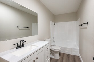Northview Terrace in Montebello, CA - Foto de edificio - Interior Photo