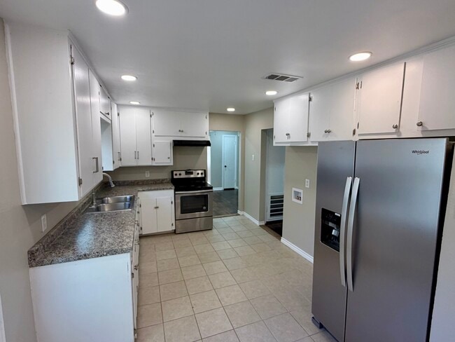 3933 Harris Dr in Corpus Christi, TX - Building Photo - Building Photo