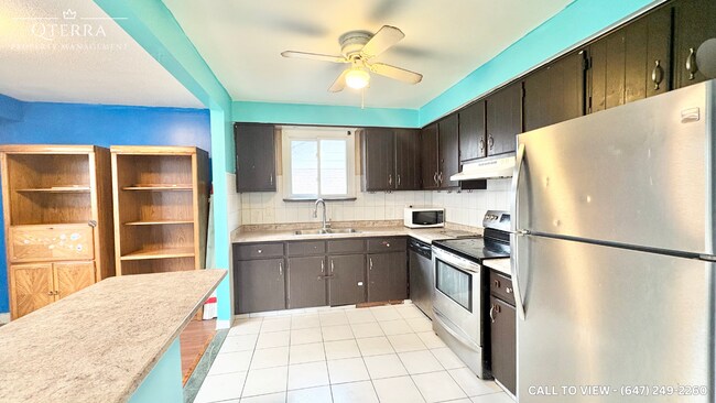 104 Capreol Crt in Oshawa, ON - Building Photo - Building Photo