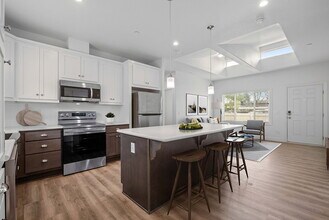 Mira Monte in San Diego, CA - Building Photo - Building Photo