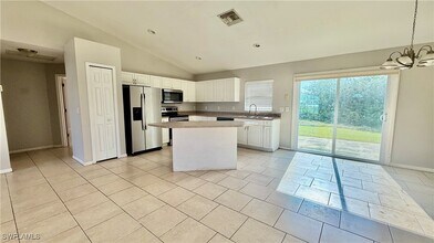 528 Peerless Cir in Lehigh Acres, FL - Building Photo - Building Photo