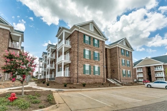 The Gates at Cedar Crest in Tuscaloosa, AL - Building Photo