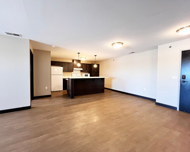 Grand Terrace Apartments in Worthington, MN - Foto de edificio - Building Photo