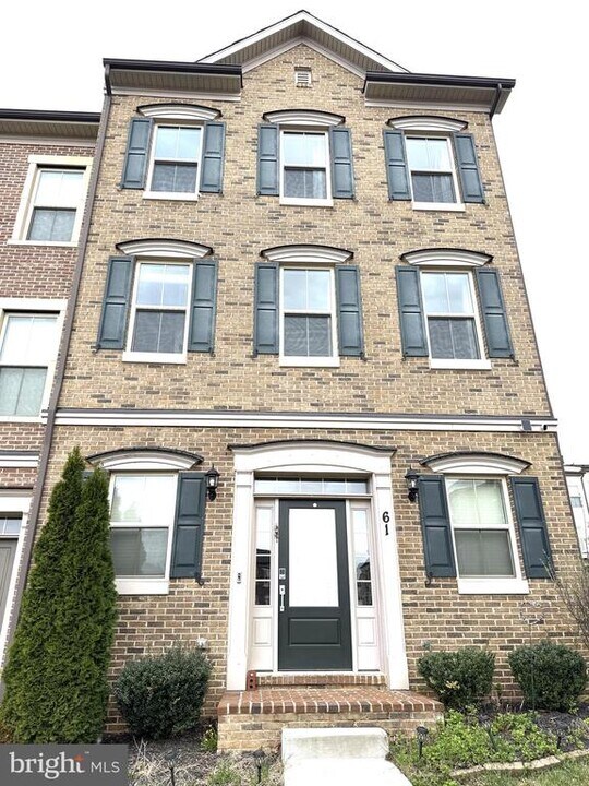 61 Blue Jay Wy in Clarksburg, MD - Building Photo