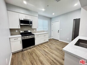 5637-5634 Homeside Ave in Los Angeles, CA - Building Photo - Building Photo