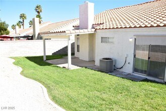 5453 Desert Valley Dr in Las Vegas, NV - Building Photo - Building Photo