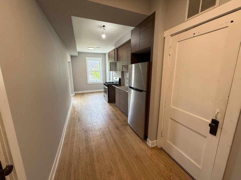 5705 N Clark St in Chicago, IL - Building Photo