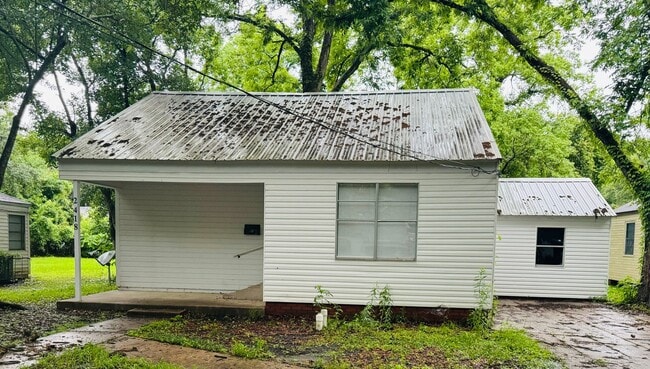 property at 2418 Alma St