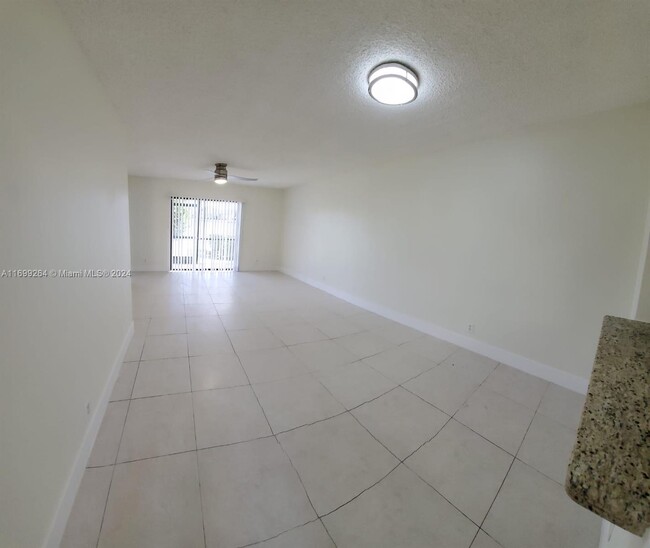 10013 Winding Lake Rd in Sunrise, FL - Building Photo - Building Photo