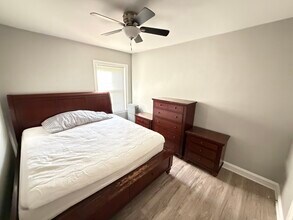 5842 W Barry Ave, Unit 2E in Chicago, IL - Building Photo - Building Photo