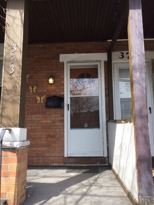 373 3rd St in Trenton, NJ - Building Photo