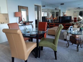 1100 E Amado Rd in Palm Springs, CA - Building Photo - Building Photo