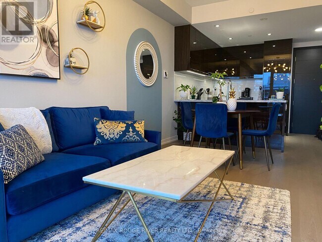 488 University Ave in Toronto, ON - Building Photo - Building Photo