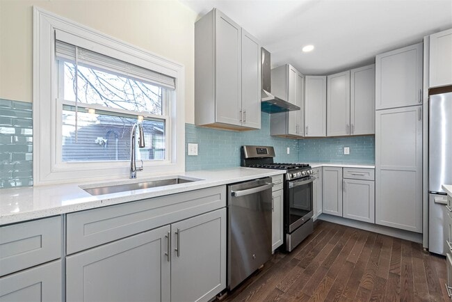 230 Fulton St, Unit 1 in Medford, MA - Building Photo - Building Photo