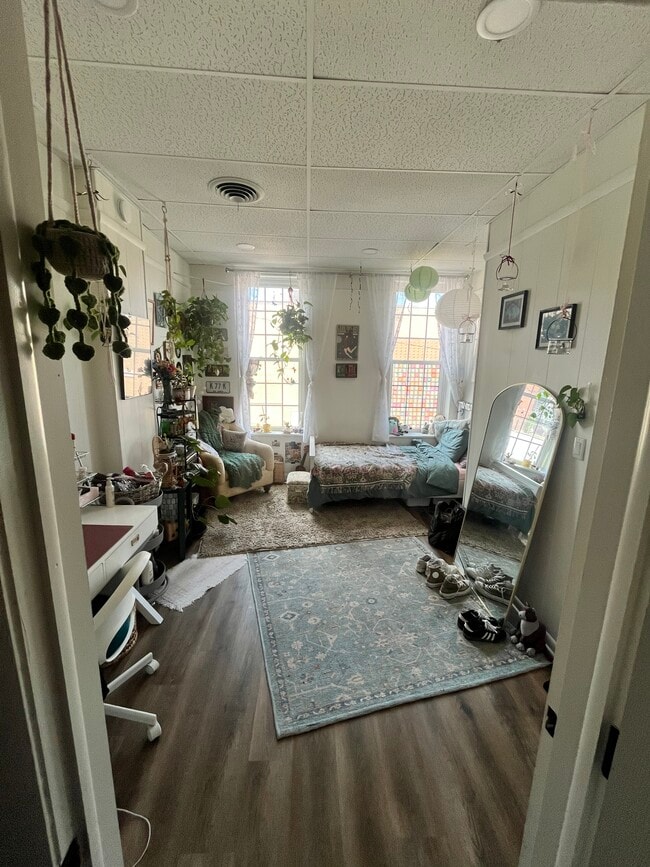 19 W Washington St, Unit Apt 2