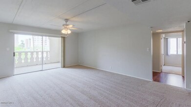 7960 E Camelback Rd in Scottsdale, AZ - Building Photo - Building Photo