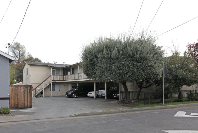 541 Pierce Rd in Menlo Park, CA - Foto de edificio - Building Photo