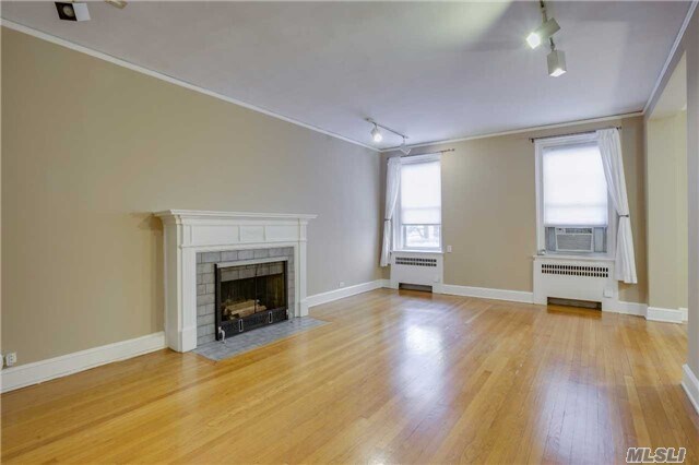 8 Barstow Rd-Unit -2D in Great Neck, NY - Building Photo - Building Photo