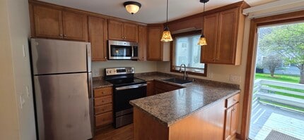 1300 Goffstown Rd in Manchester, NH - Building Photo - Building Photo