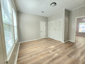 303 W Cedar St in Granger, TX - Building Photo - Building Photo