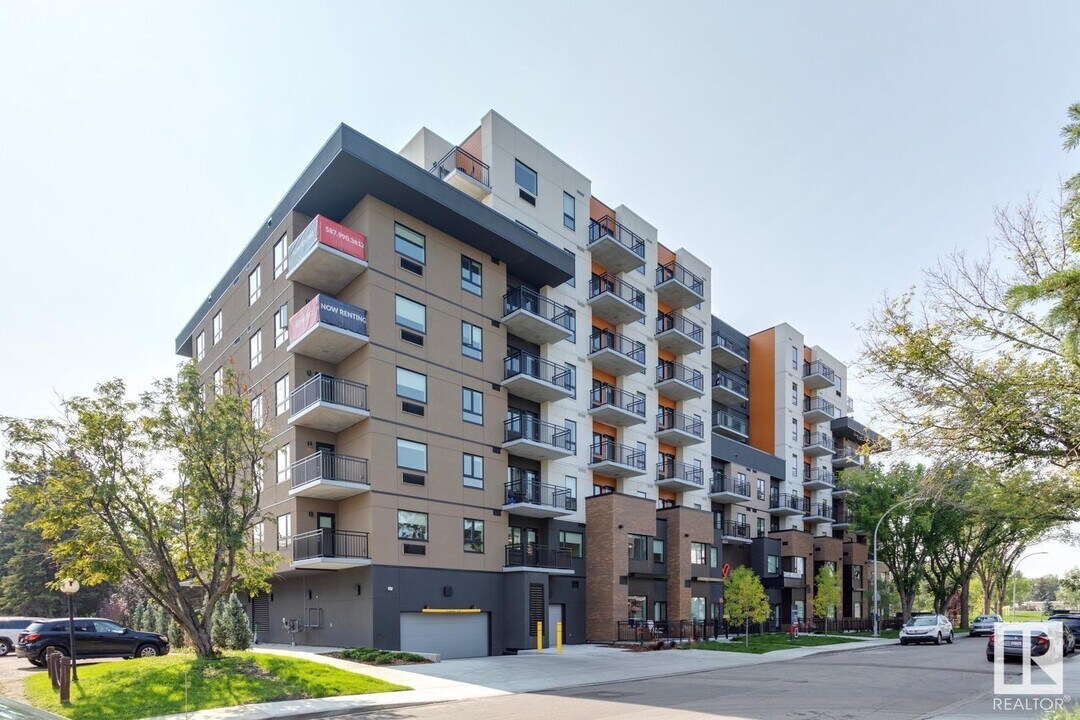 11009 109A Ave NW in Edmonton, AB - Building Photo
