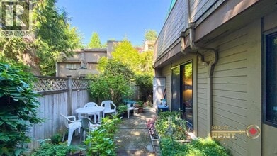 8686 Centaurus Cir in Burnaby, BC - Building Photo - Building Photo