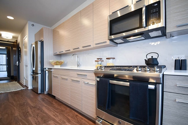 property at 732 W Madison St