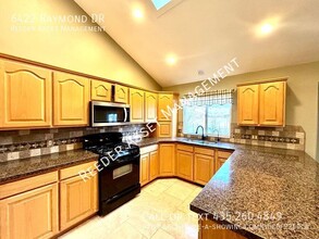 6422 Raymond Dr in South Weber, UT - Foto de edificio - Building Photo