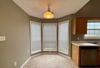 2900 Camelot Woods Dr NW in Lawrenceville, GA - Building Photo - Building Photo