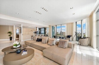 17301 Biscayne Blvd in North Miami Beach, FL - Foto de edificio - Building Photo