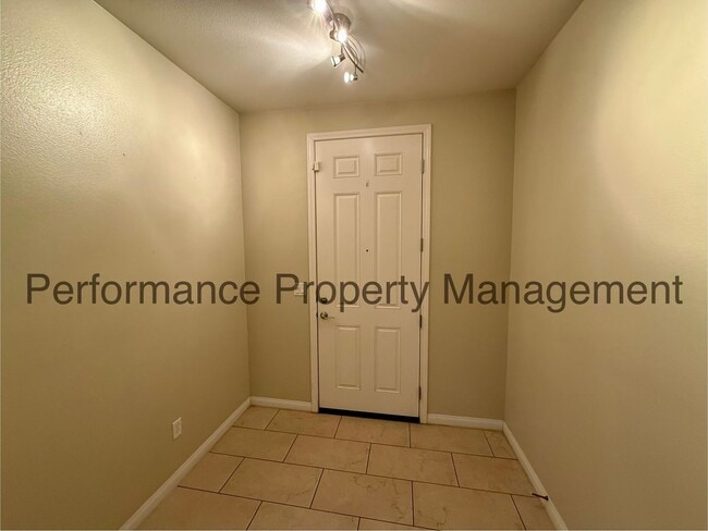 8007 Amber Creek Rd in Bakersfield, CA - Building Photo - Building Photo