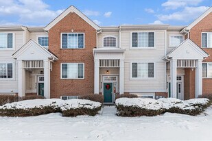 4325 Savoy Ln in McHenry, IL - Building Photo