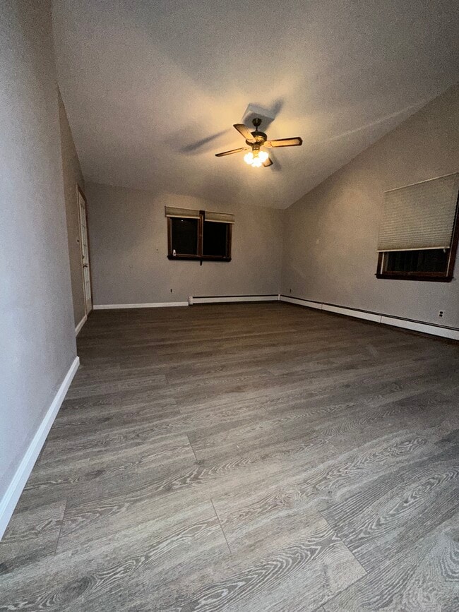 445 Riverside Ave Rentals in Lyndhurst, NJ