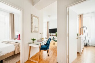139 Christopher St in New York, NY - Building Photo - Building Photo