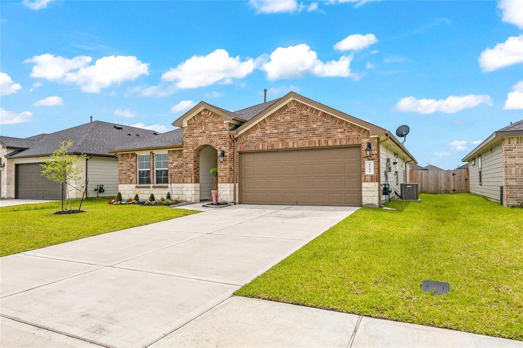 1142 Sommerville Dr in Rosharon, TX - Building Photo
