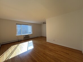 515 W Melrose St, Unit 406 in Chicago, IL - Building Photo - Building Photo