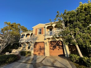 19352 Beckonridge Ln in Huntington Beach, CA - Foto de edificio - Building Photo