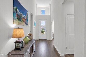 767 Jollymon Way in Daytona Beach, FL - Foto de edificio - Building Photo